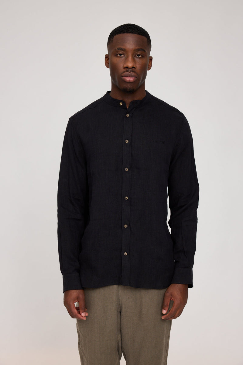 Terence ist 1,90 und trägt Größe L