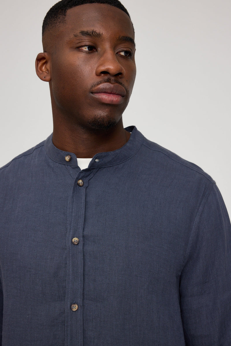 Terence ist 1,90 und trägt Größe L