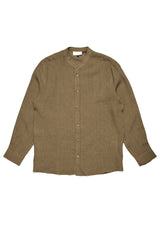 Lennox ist 1,90 und trägt Größe L