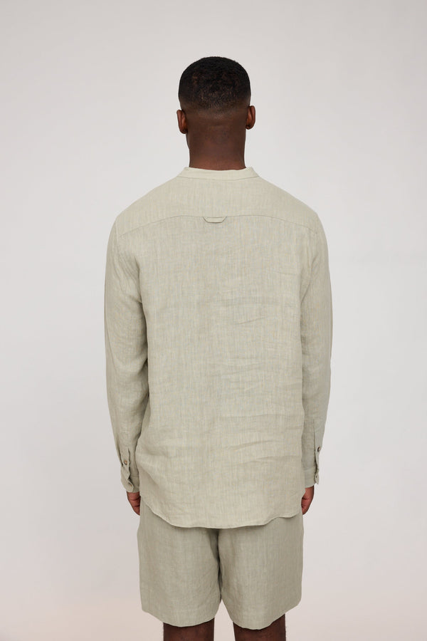 Terence ist 1,90 und trägt Größe L