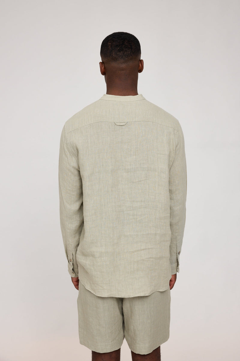 Terence ist 1,90 und trägt Größe L