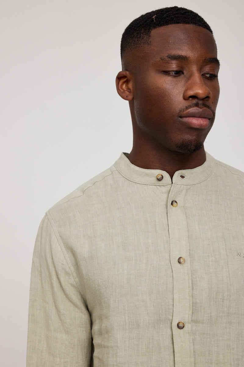 Terence ist 1,90 und trägt Größe L