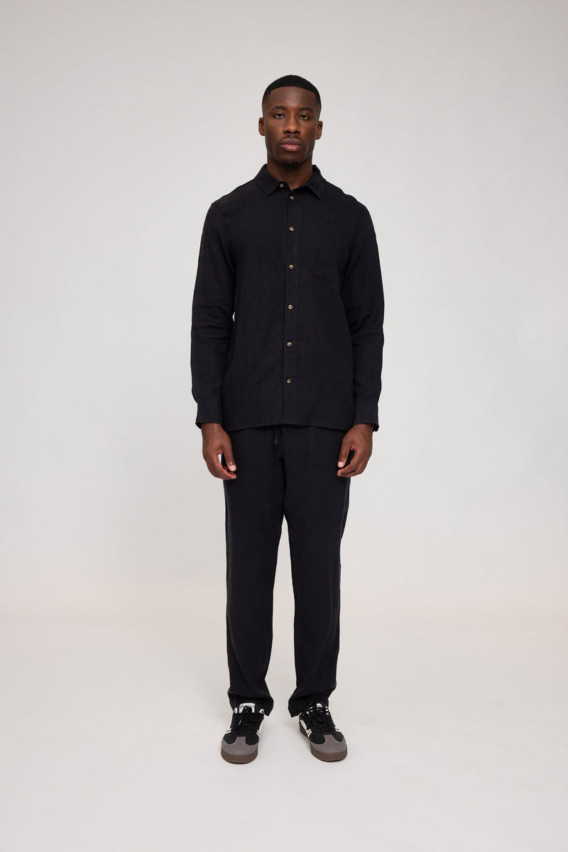 Terence ist 1,90 und trägt Größe L