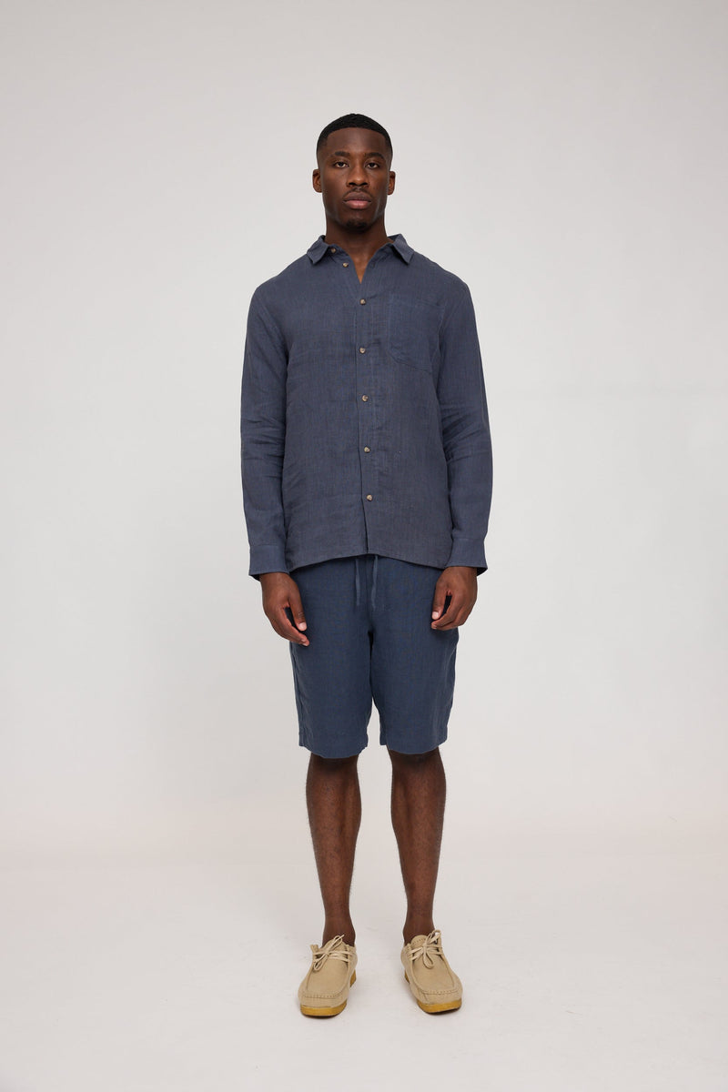 Terence ist 1,90 und trägt Größe L