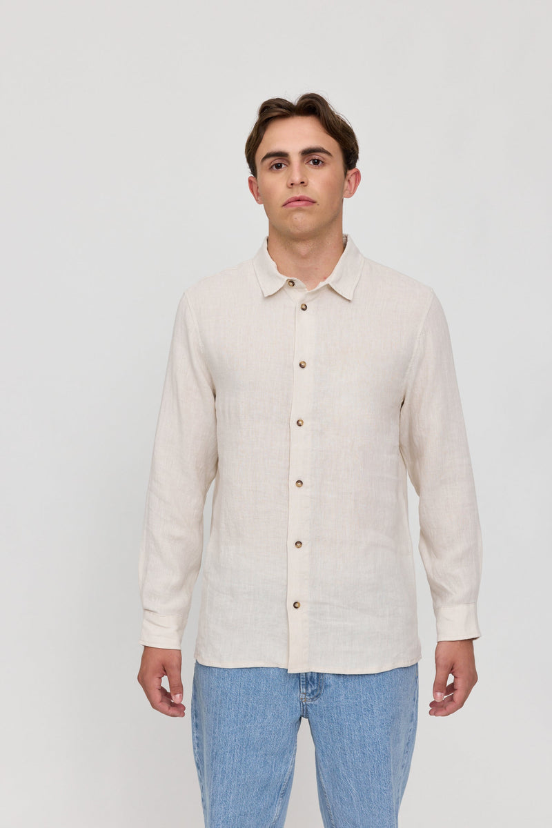 Lennox ist 1,90 und trägt Größe L