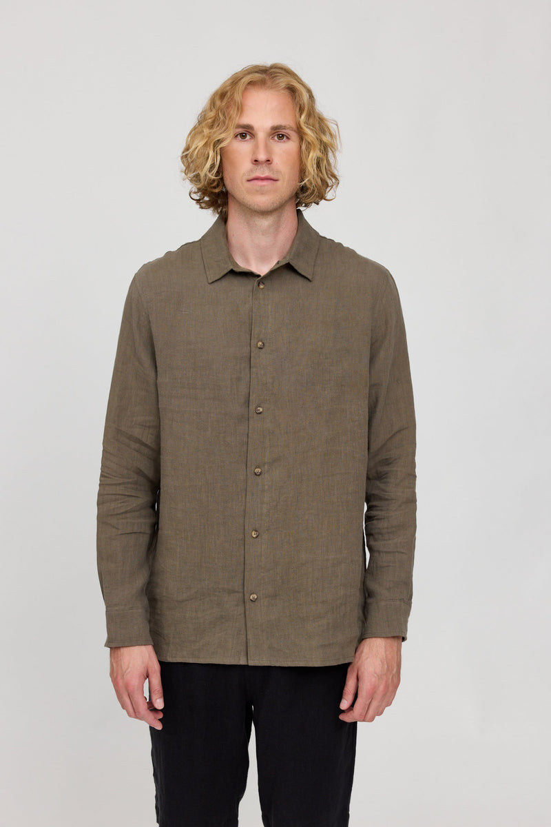 Nick ist 1,88 und trägt Größe L