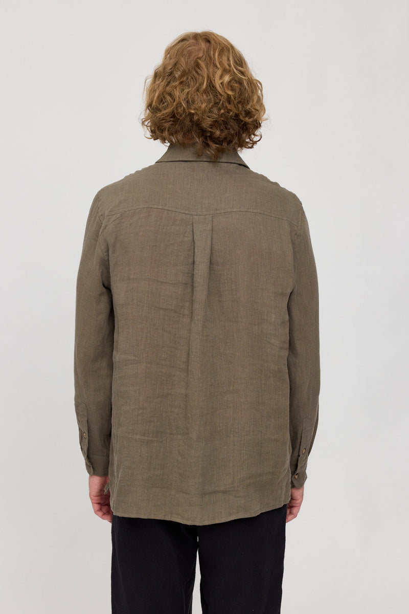 Nick ist 1,88 und trägt Größe L