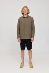 Nick ist 1,88 und trägt Größe L