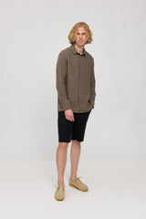 Nick ist 1,88 und trägt Größe L