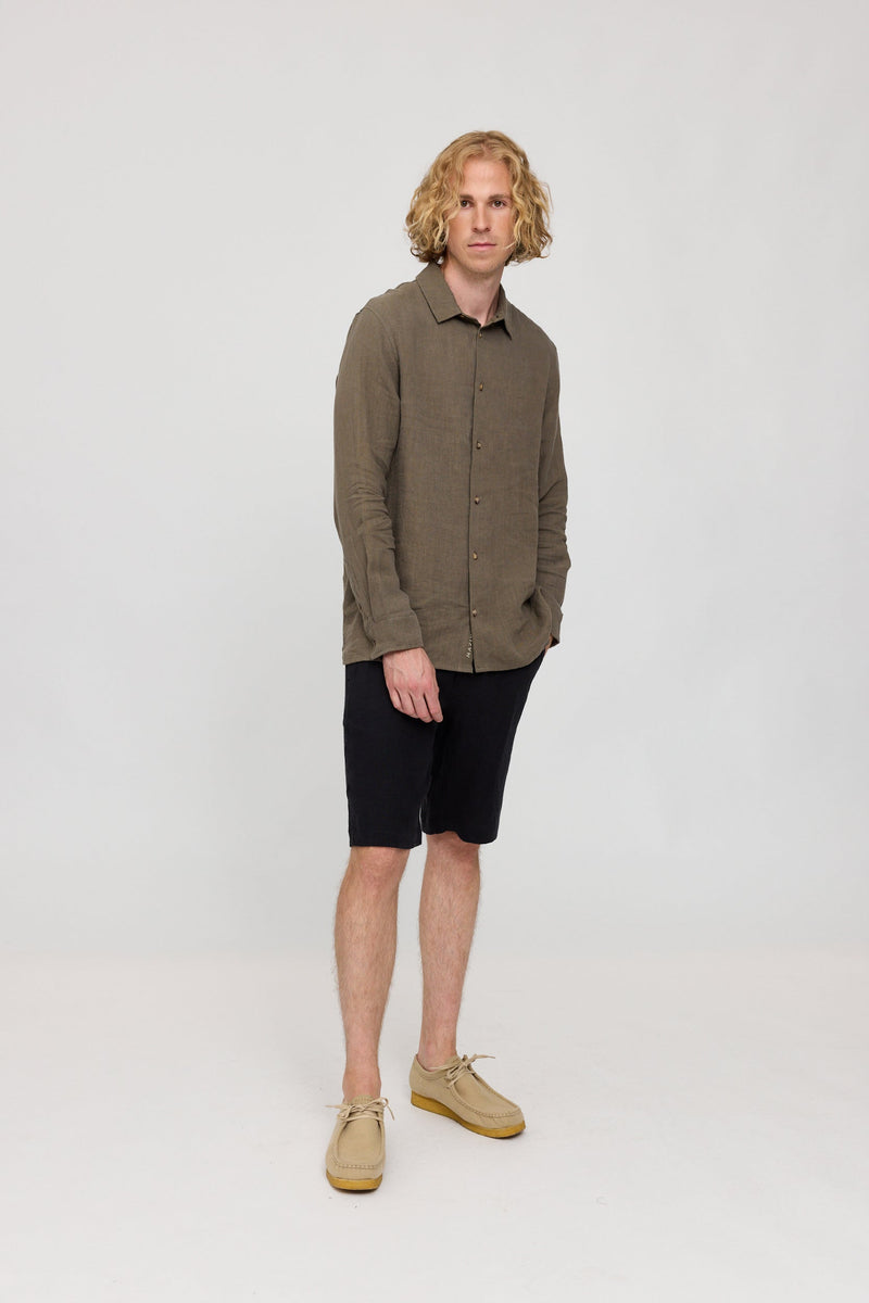 Nick ist 1,88 und trägt Größe L