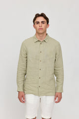 Lennox ist 1,90 und trägt Größe L