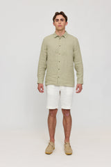 Lennox ist 1,90 und trägt Größe L