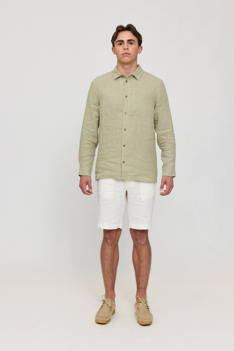 Lennox ist 1,90 und trägt Größe L