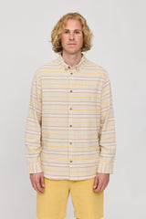 Nick ist 1,88 und trägt Größe L