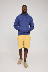 Terence ist 1,90 und trägt Größe L