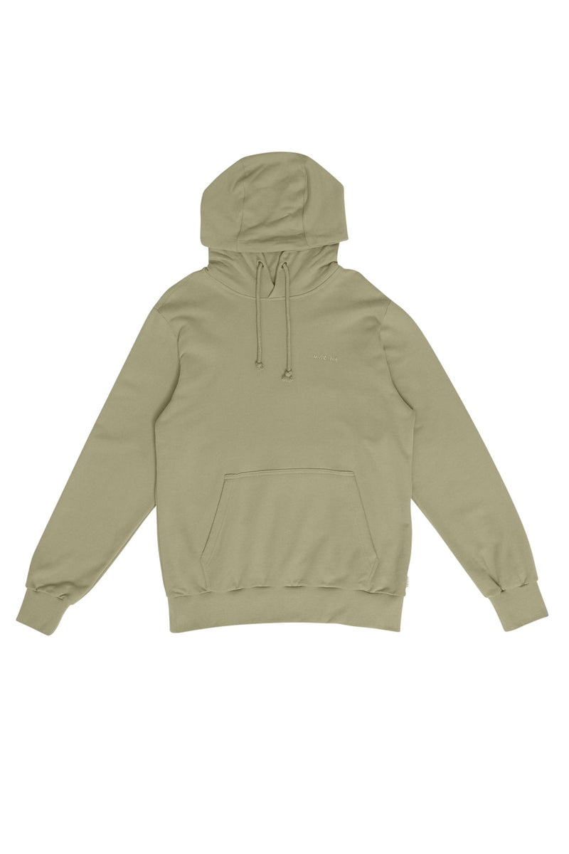 Lennox ist 1,90 und trägt Größe L