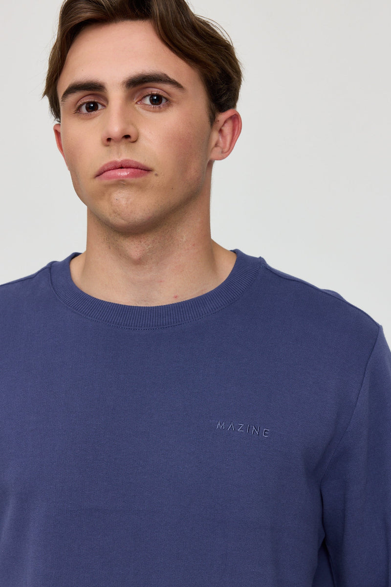 Lennox ist 1,90 und trägt Größe L