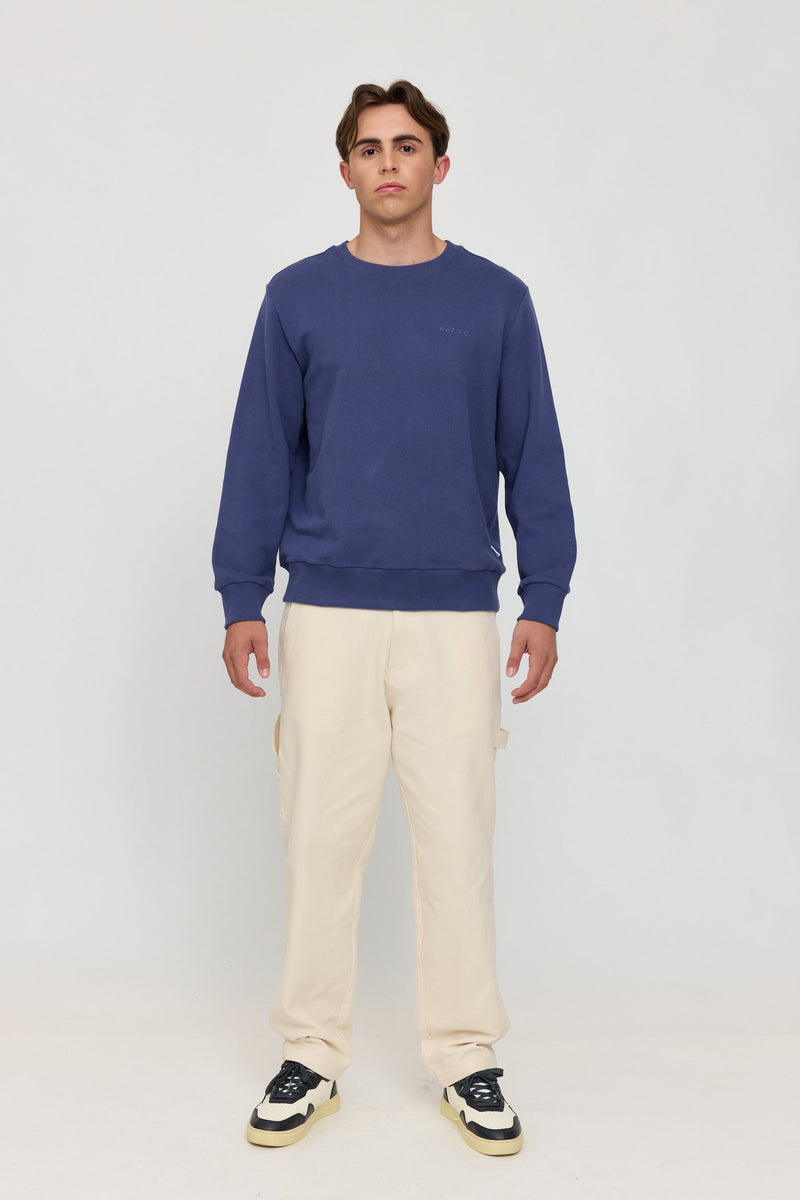 Lennox ist 1,90 und trägt Größe L