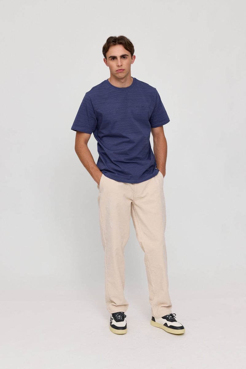 Lennox ist 1,90 und trägt Größe L