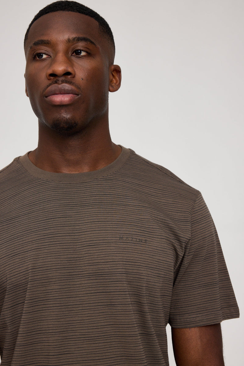 Terence ist 1,90 und trägt Größe L