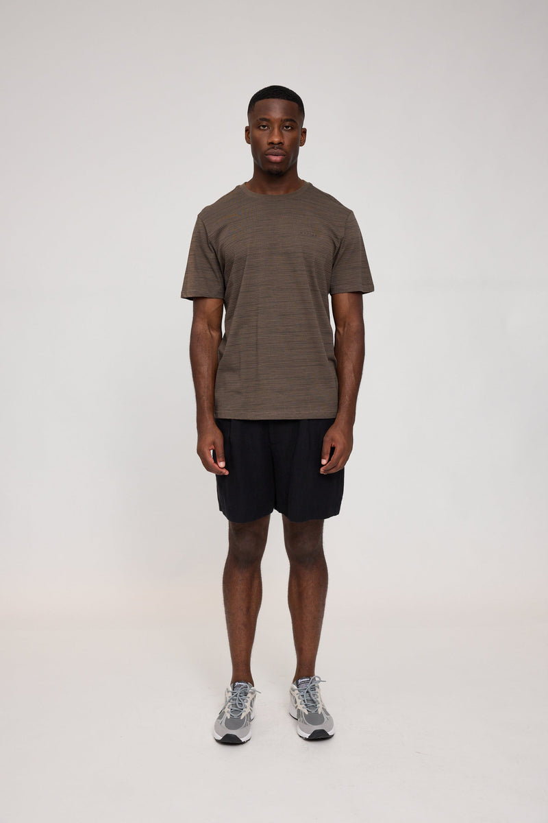 Terence ist 1,90 und trägt Größe L