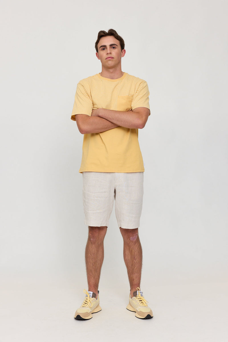 Lennox ist 1,90 und trägt Größe L