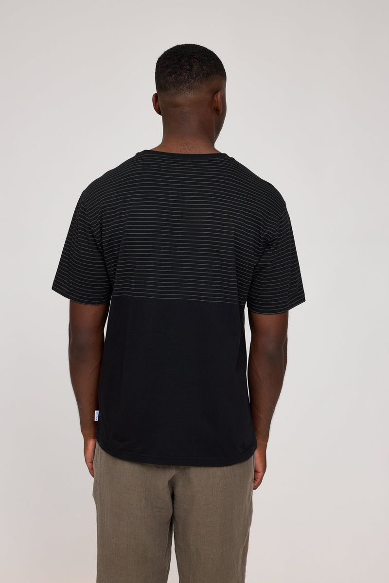 Terence ist 1,90 und trägt Größe L