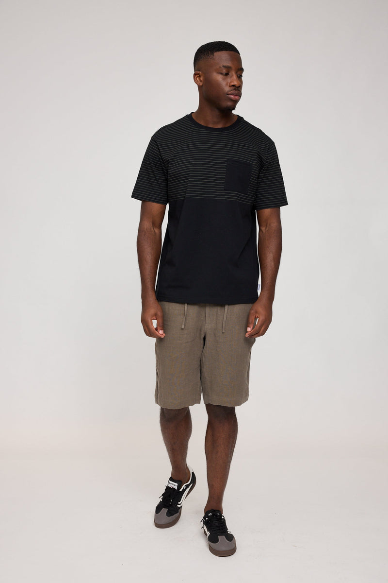 Terence ist 1,90 und trägt Größe L