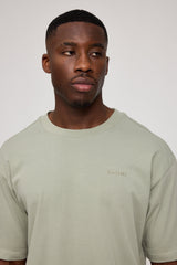 Terence ist 1,90 und trägt Größe L