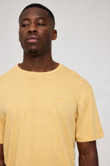 Terence ist 1,90 und trägt Größe L