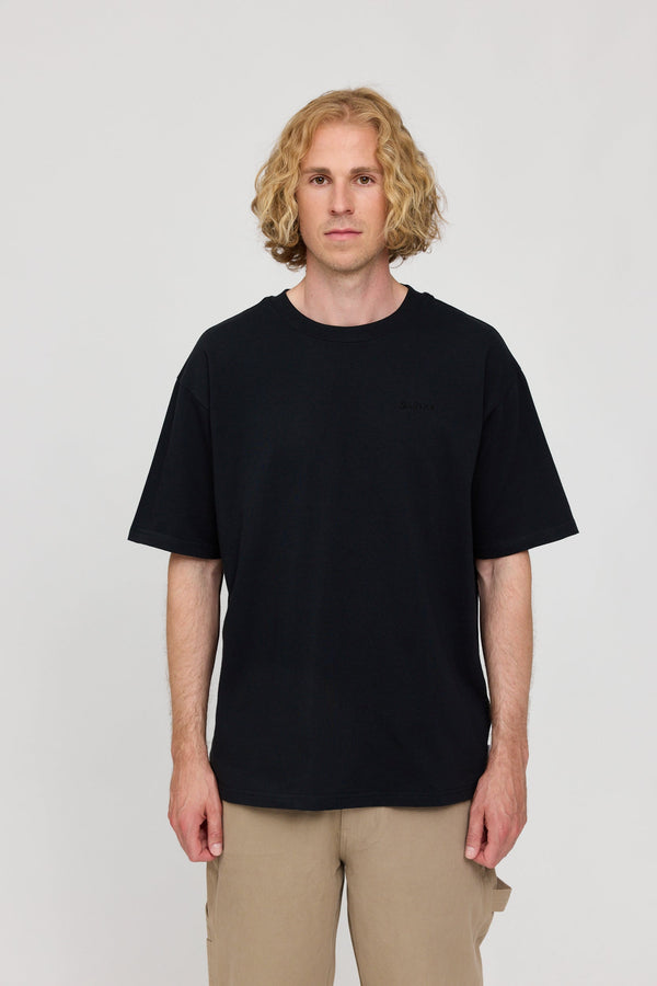 Nick ist 1,88 und trägt Größe L