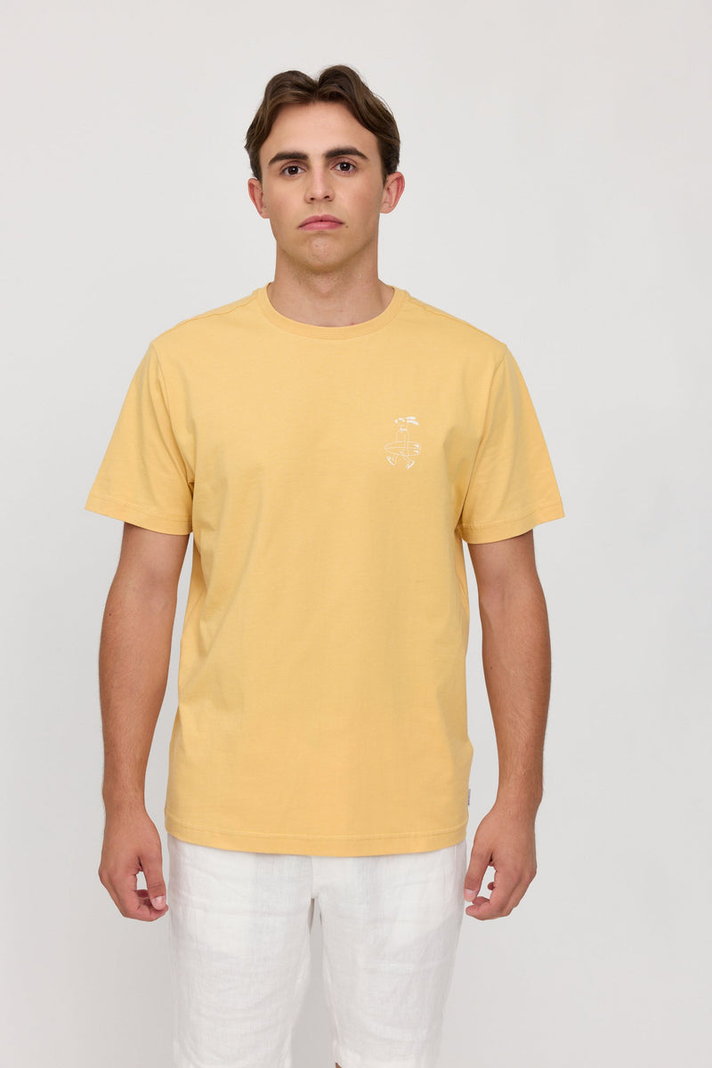 Lennox ist 1,90 und trägt Größe L