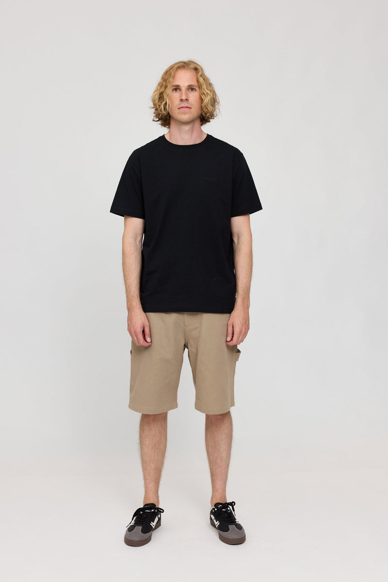 Nick ist 1,88 und trägt Größe L