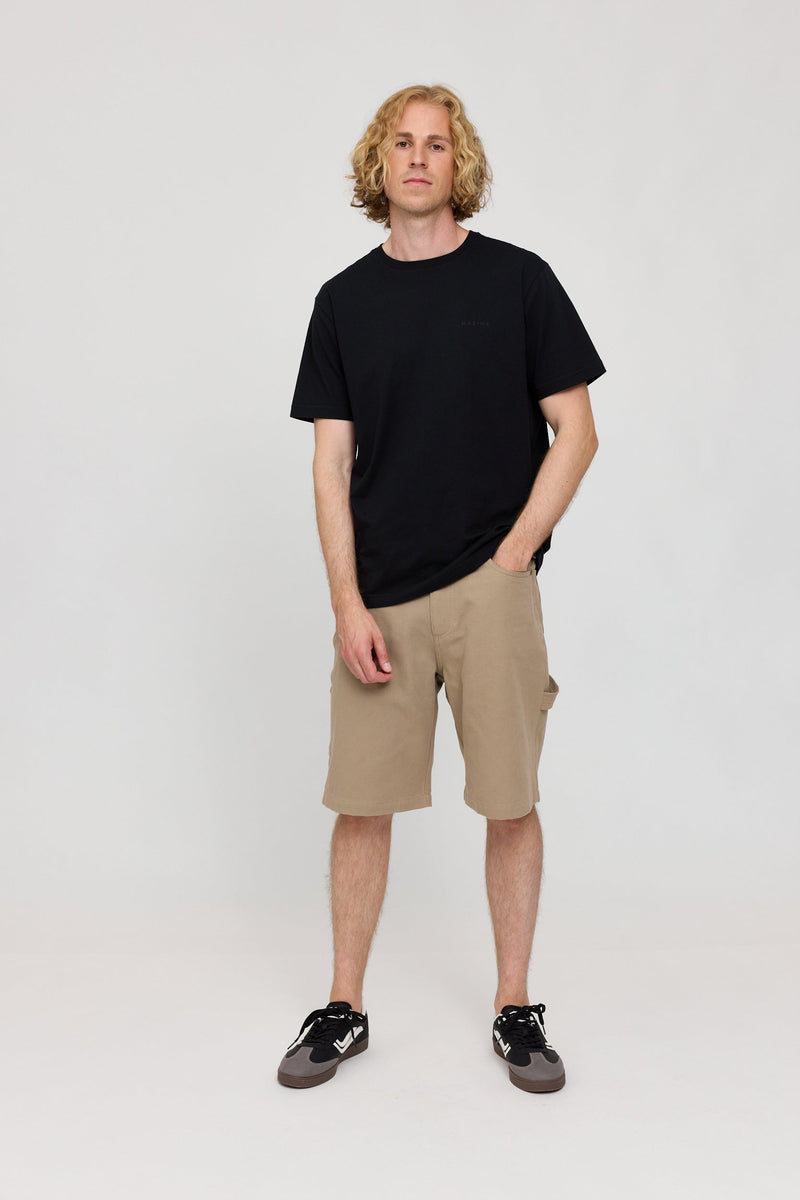 Nick ist 1,88 und trägt Größe L