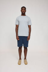 Terence ist 1,90 und trägt Größe L