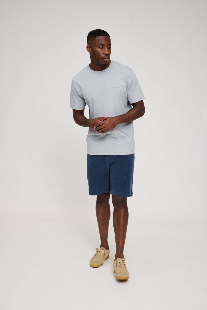 Terence ist 1,90 und trägt Größe L