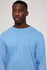 Terence ist 1,90 und trägt Größe L