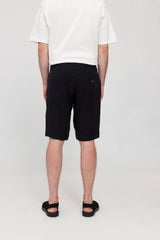 Nick ist 1,88 und trägt Größe L