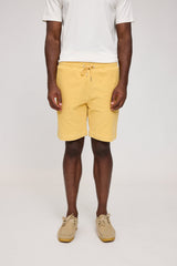 Terence ist 1,90 und trägt Größe L