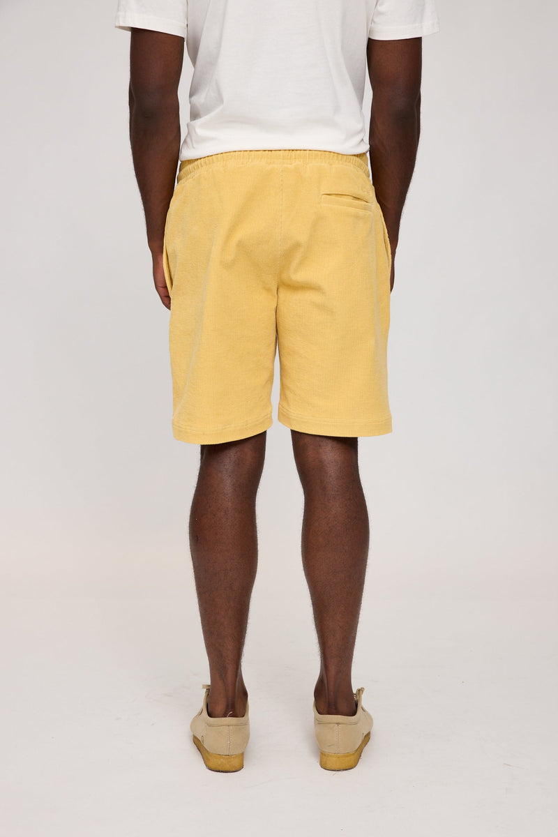 Terence ist 1,90 und trägt Größe L