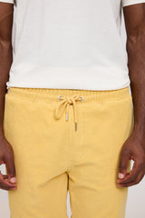 Terence ist 1,90 und trägt Größe L