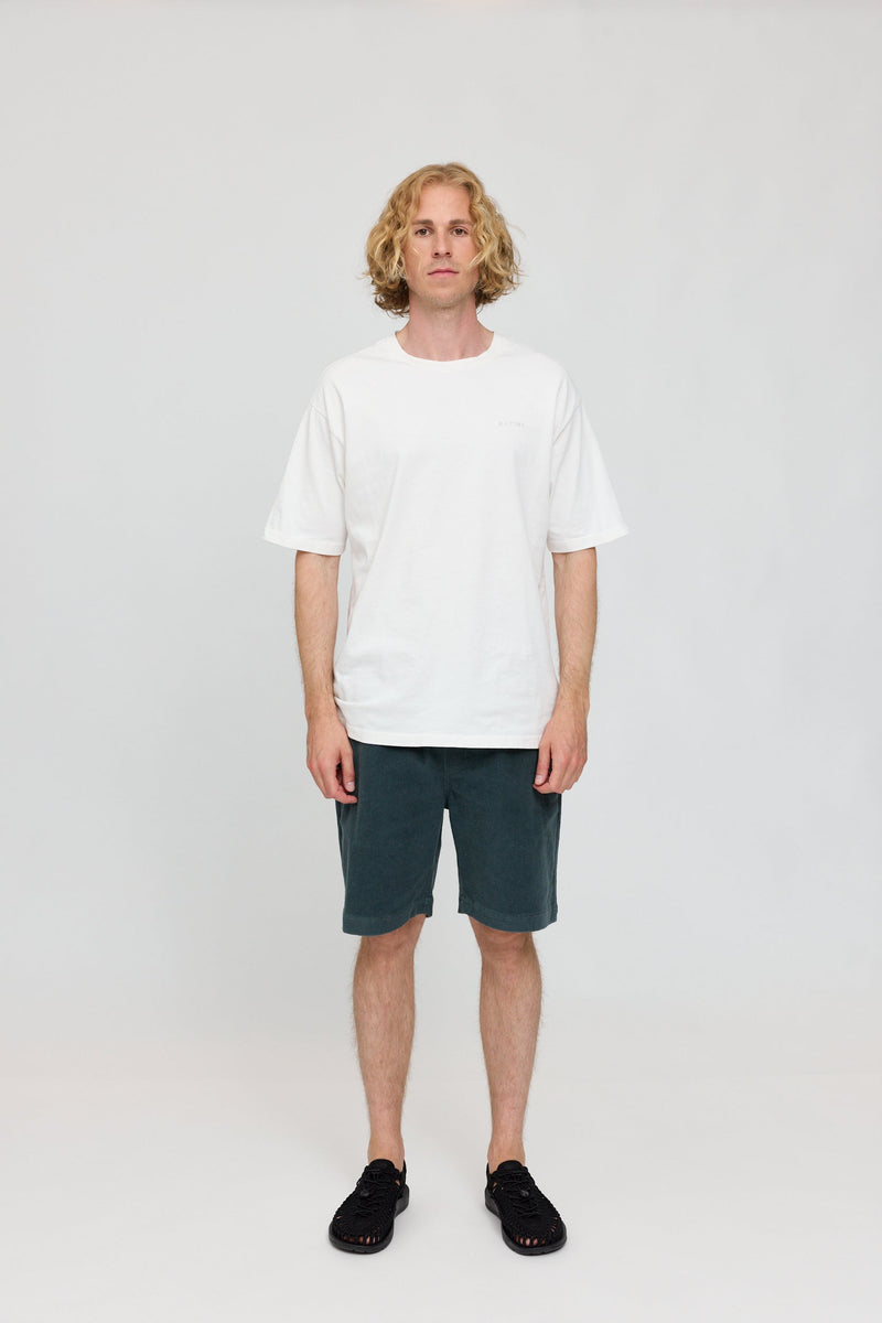 Nick ist 1,88 und trägt Größe L