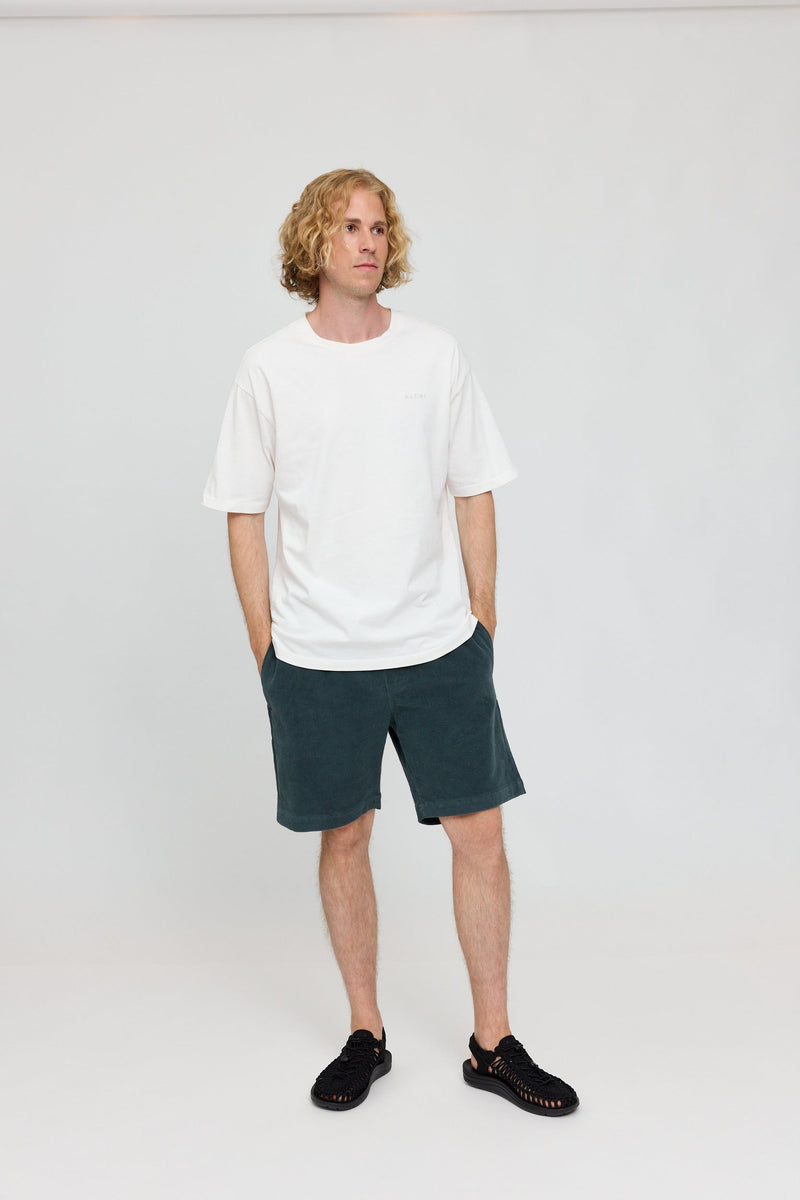 Nick ist 1,88 und trägt Größe L