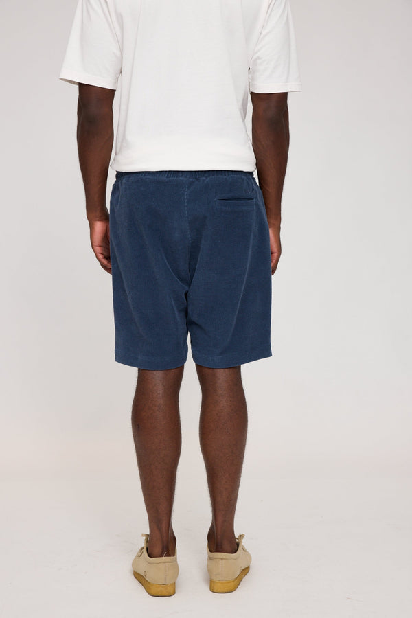 Terence ist 1,90 und trägt Größe L