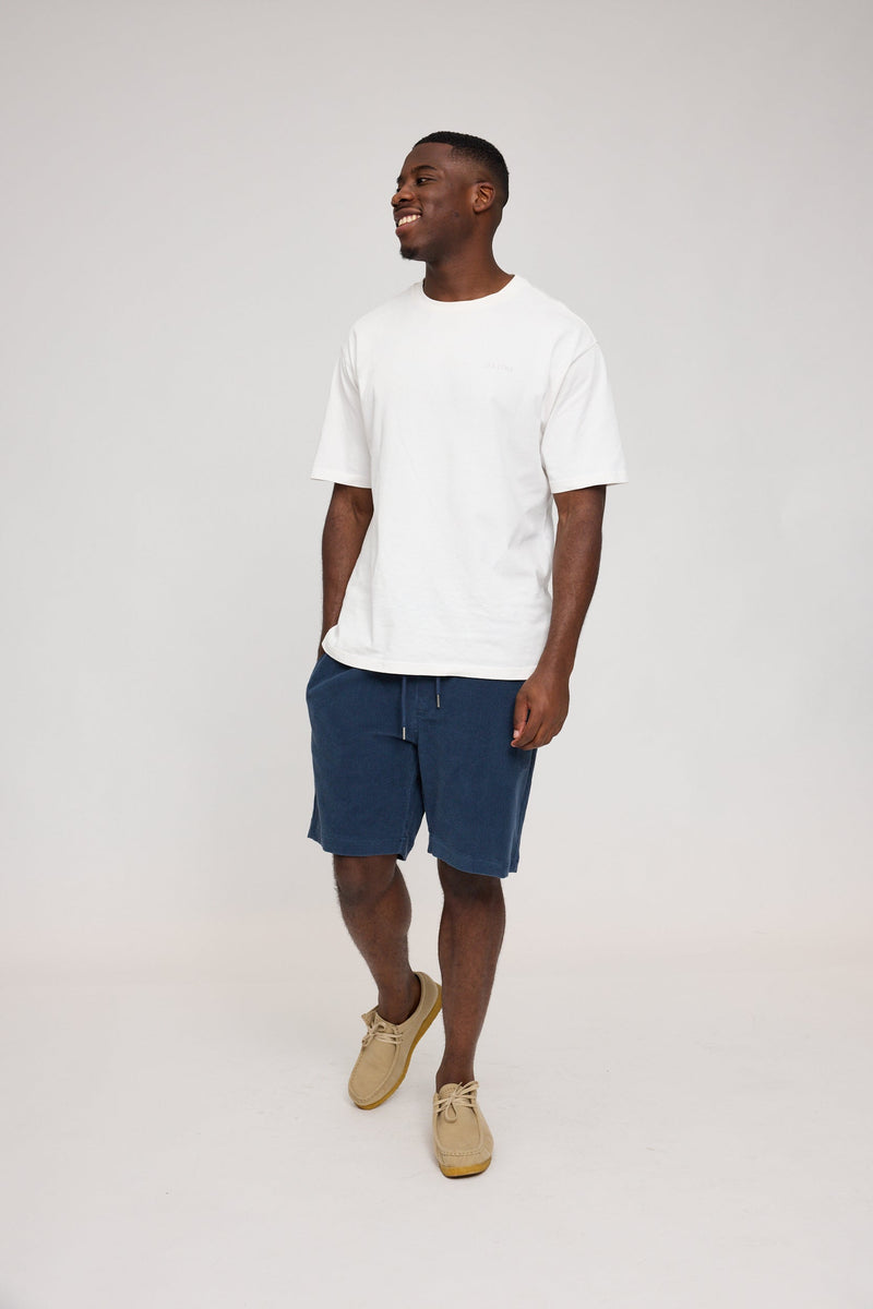 Terence ist 1,90 und trägt Größe L