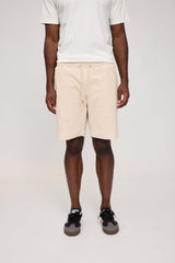 Terence ist 1,90 und trägt Größe L