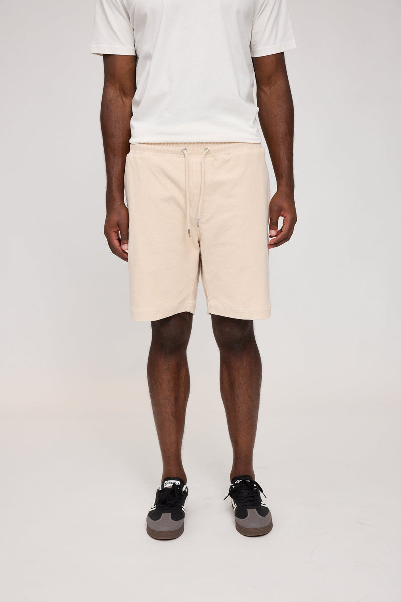 Terence ist 1,90 und trägt Größe L