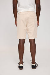 Terence ist 1,90 und trägt Größe L