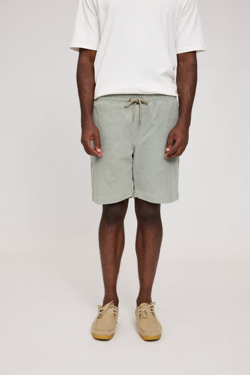 Terence ist 1,90 und trägt Größe L