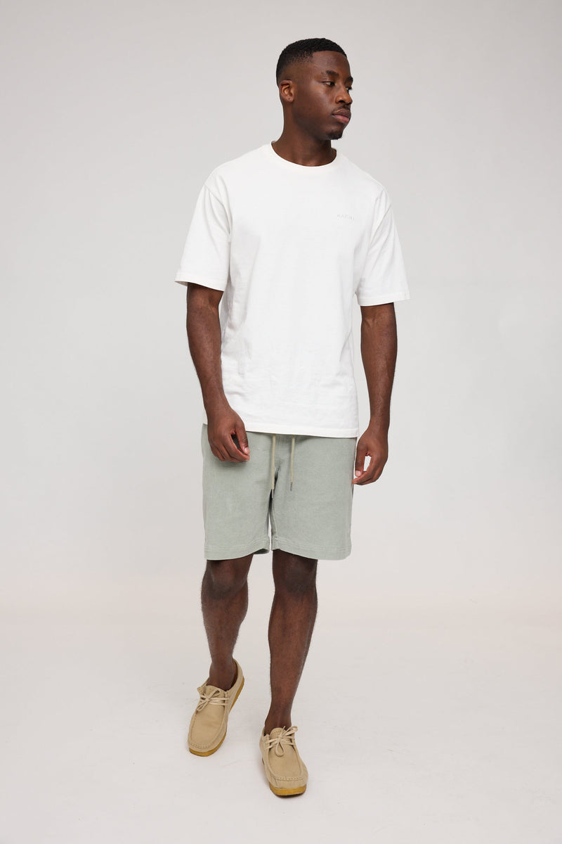 Terence ist 1,90 und trägt Größe L